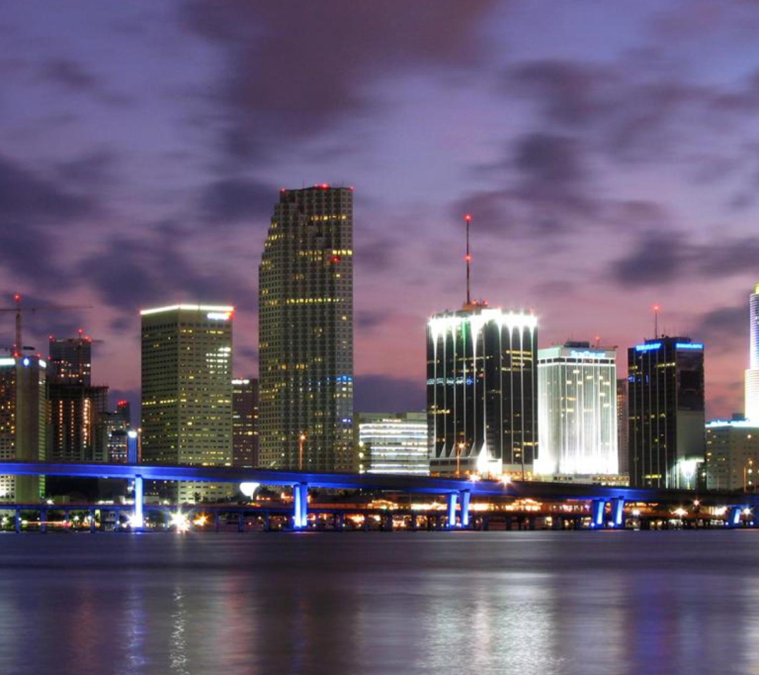 Das Miami Skyline Dusk Wallpaper 1080x960
