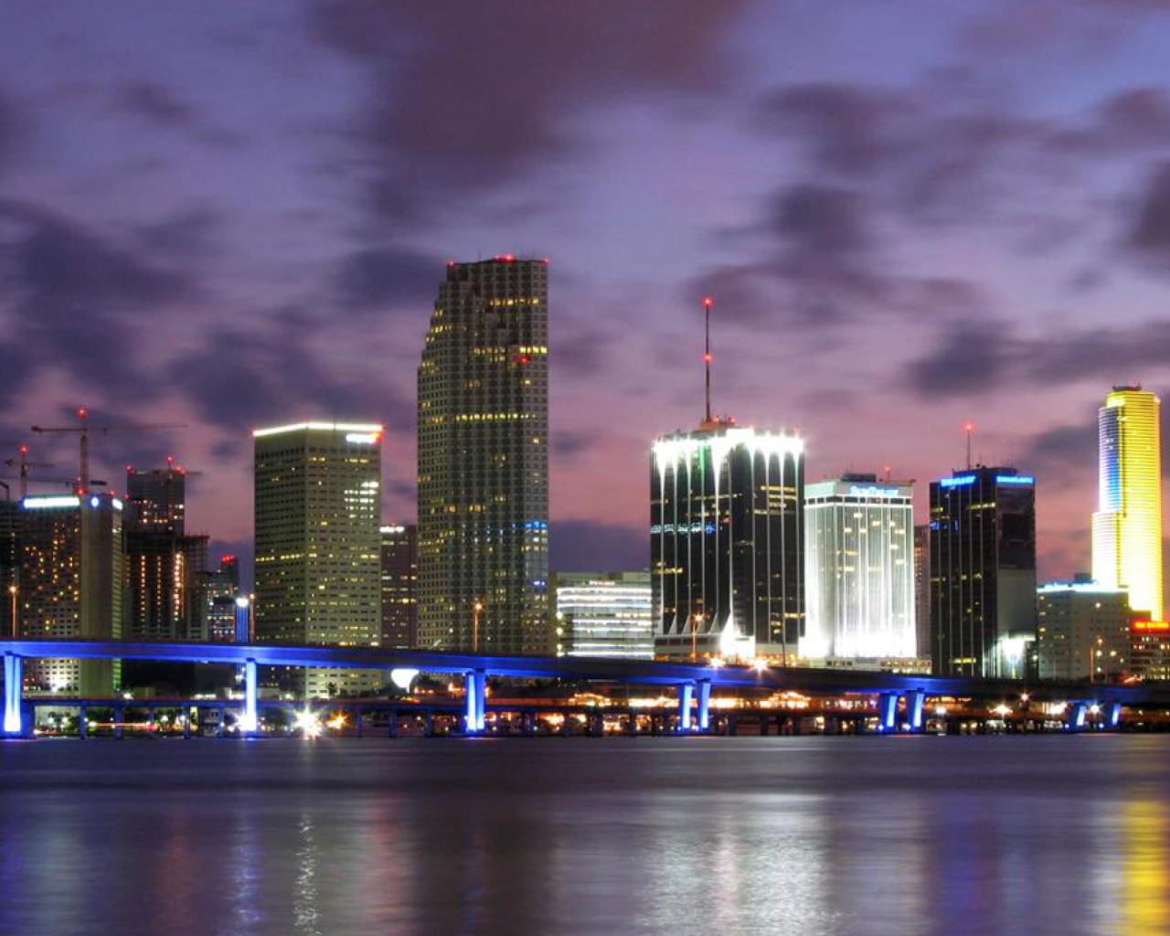 Screenshot №1 pro téma Miami Skyline Dusk 1280x1024