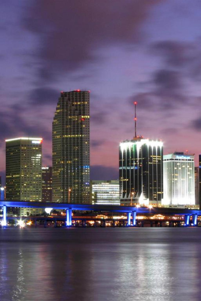 Fondo de pantalla Miami Skyline Dusk 640x960