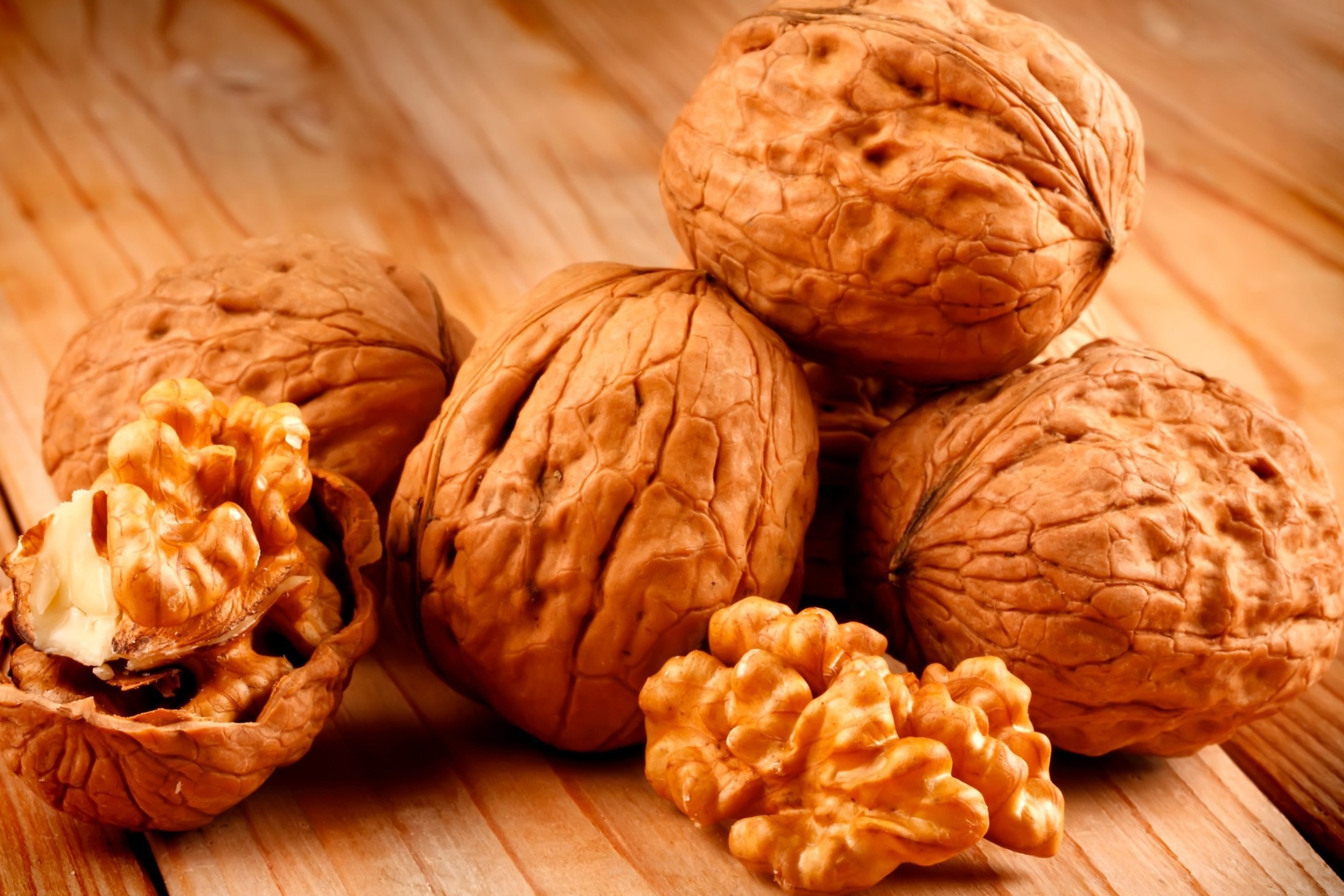 Walnut wallpaper 2880x1920