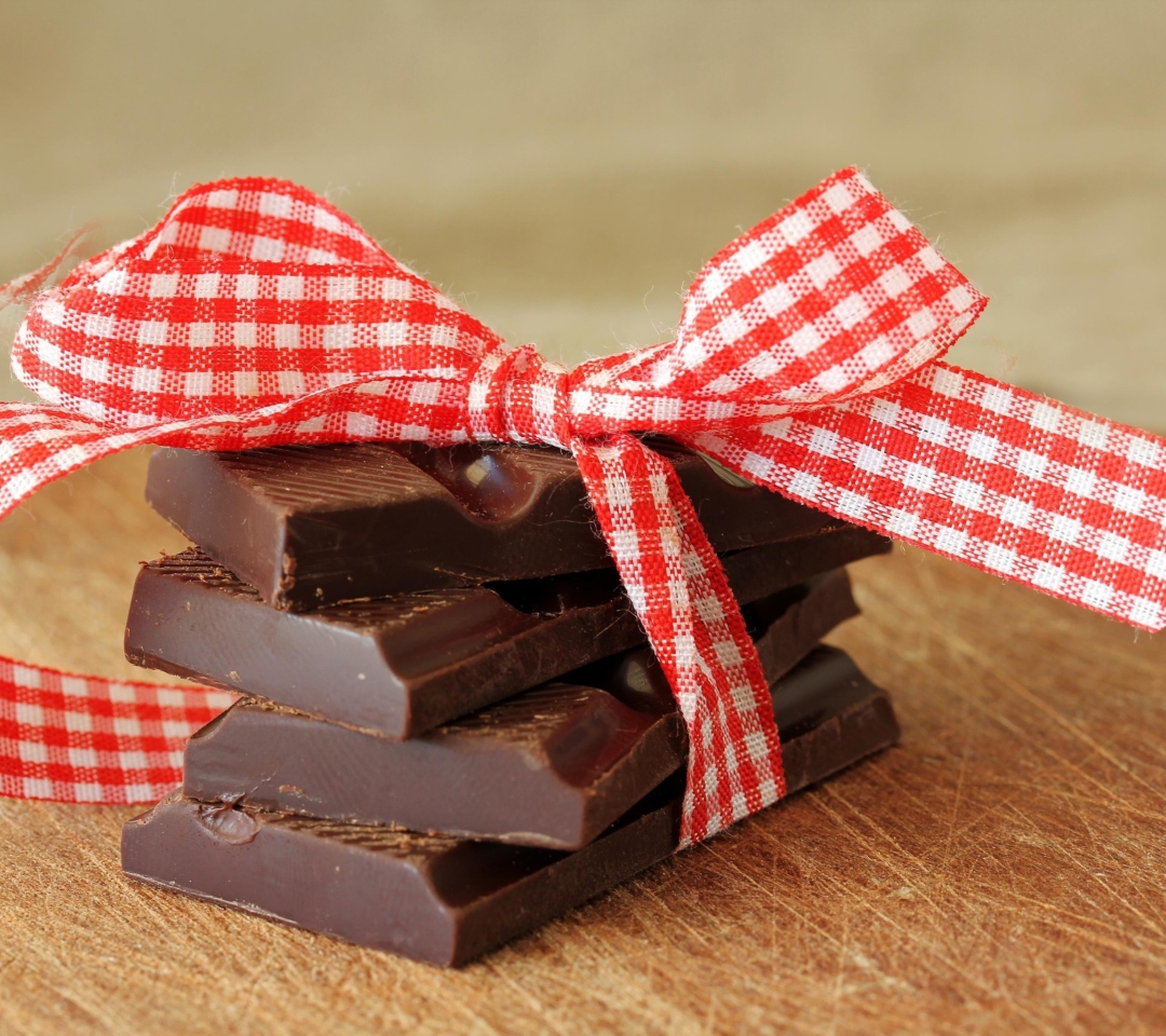 Das Chocolate And Red Bow Wallpaper 1080x960