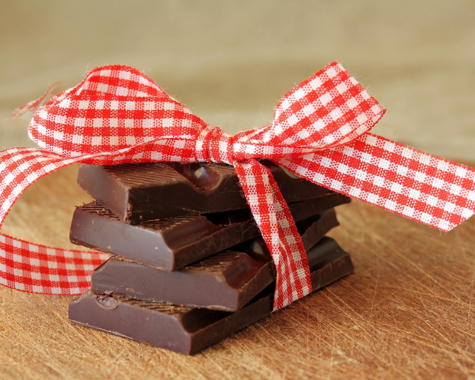 Chocolate And Red Bow wallpaper 1600x1280