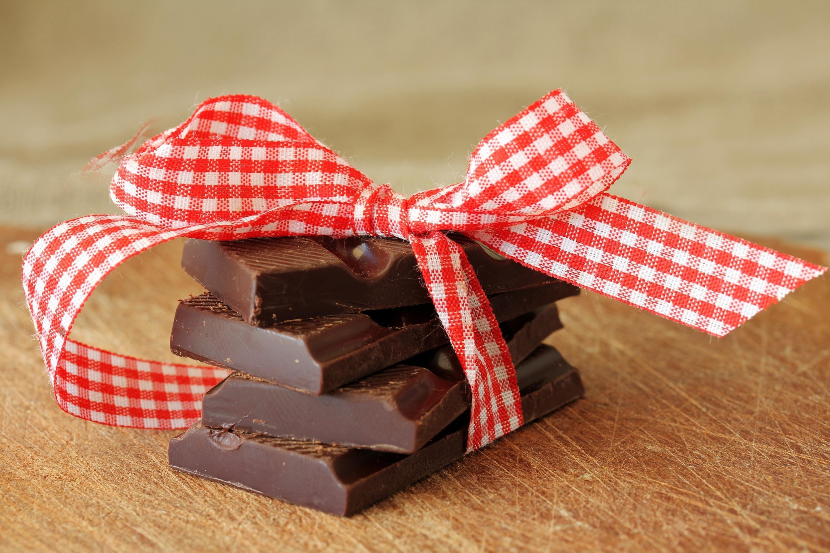 Chocolate And Red Bow wallpaper 2880x1920