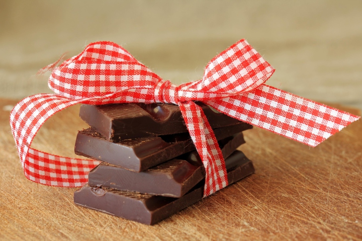 Das Chocolate And Red Bow Wallpaper