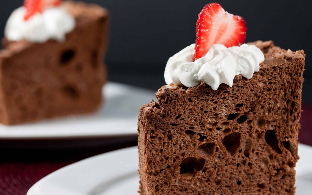 Das Strawberry And Cream Chocolate Cake Wallpaper 1280x800