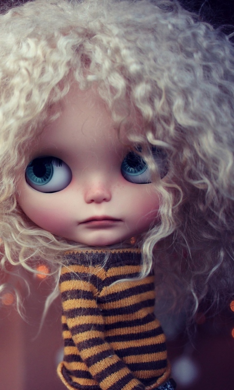 Fondo de pantalla Cute Curly Doll 480x800