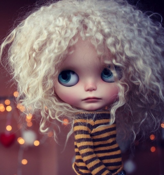 Cute Curly Doll sfondi gratuiti per 1024x1024