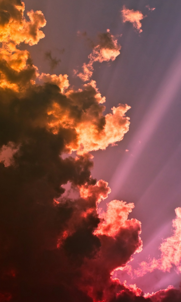 Das Colorful Clouds Wallpaper 768x1280