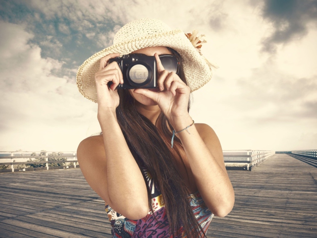Cute Photographer In Straw Hat wallpaper 640x480