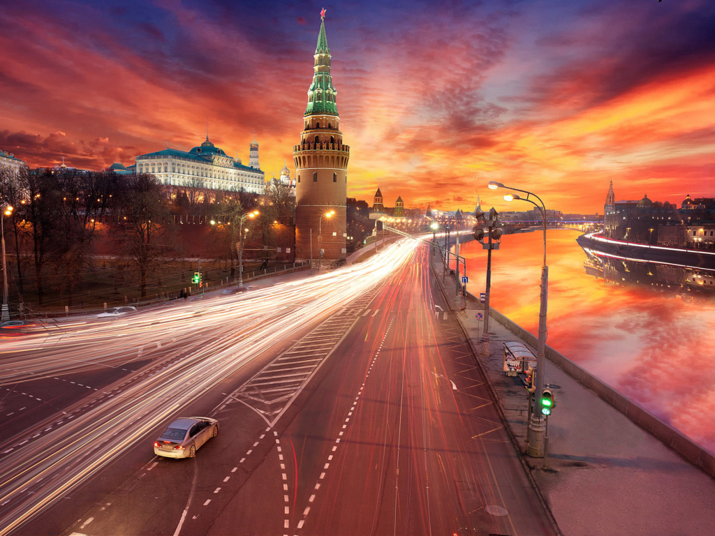 Red Sunset Over Moscow Kremlin wallpaper 1024x768