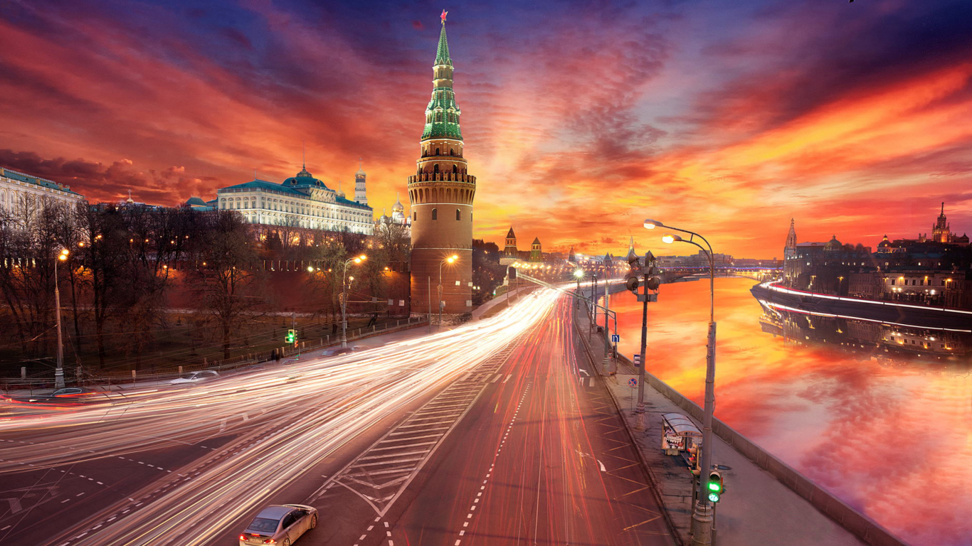 Red Sunset Over Moscow Kremlin wallpaper 1366x768