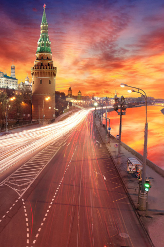 Red Sunset Over Moscow Kremlin wallpaper 320x480