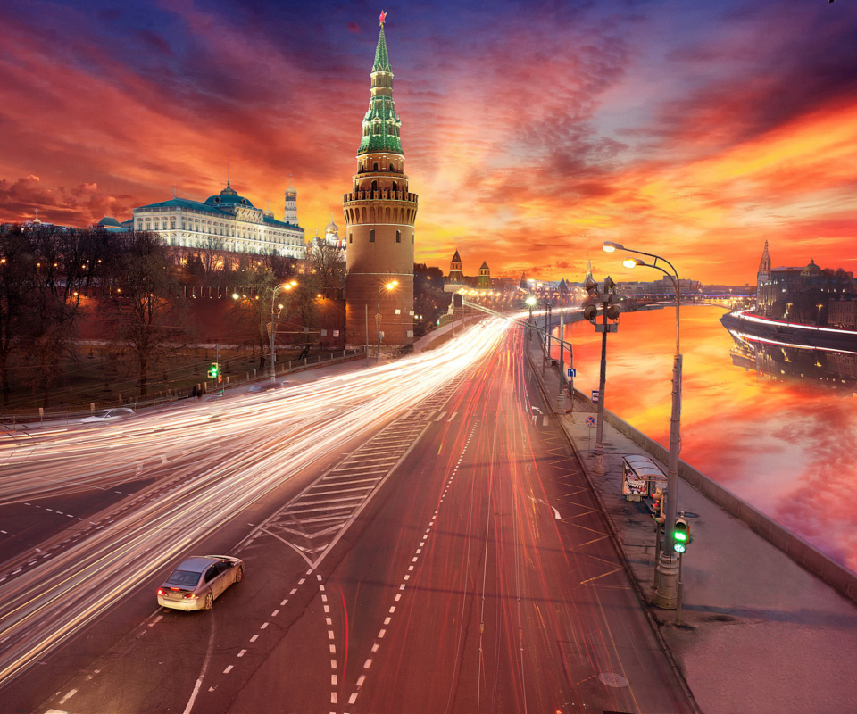 Обои Red Sunset Over Moscow Kremlin 960x800