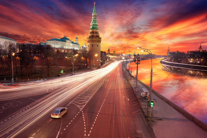 Red Sunset Over Moscow Kremlin wallpaper