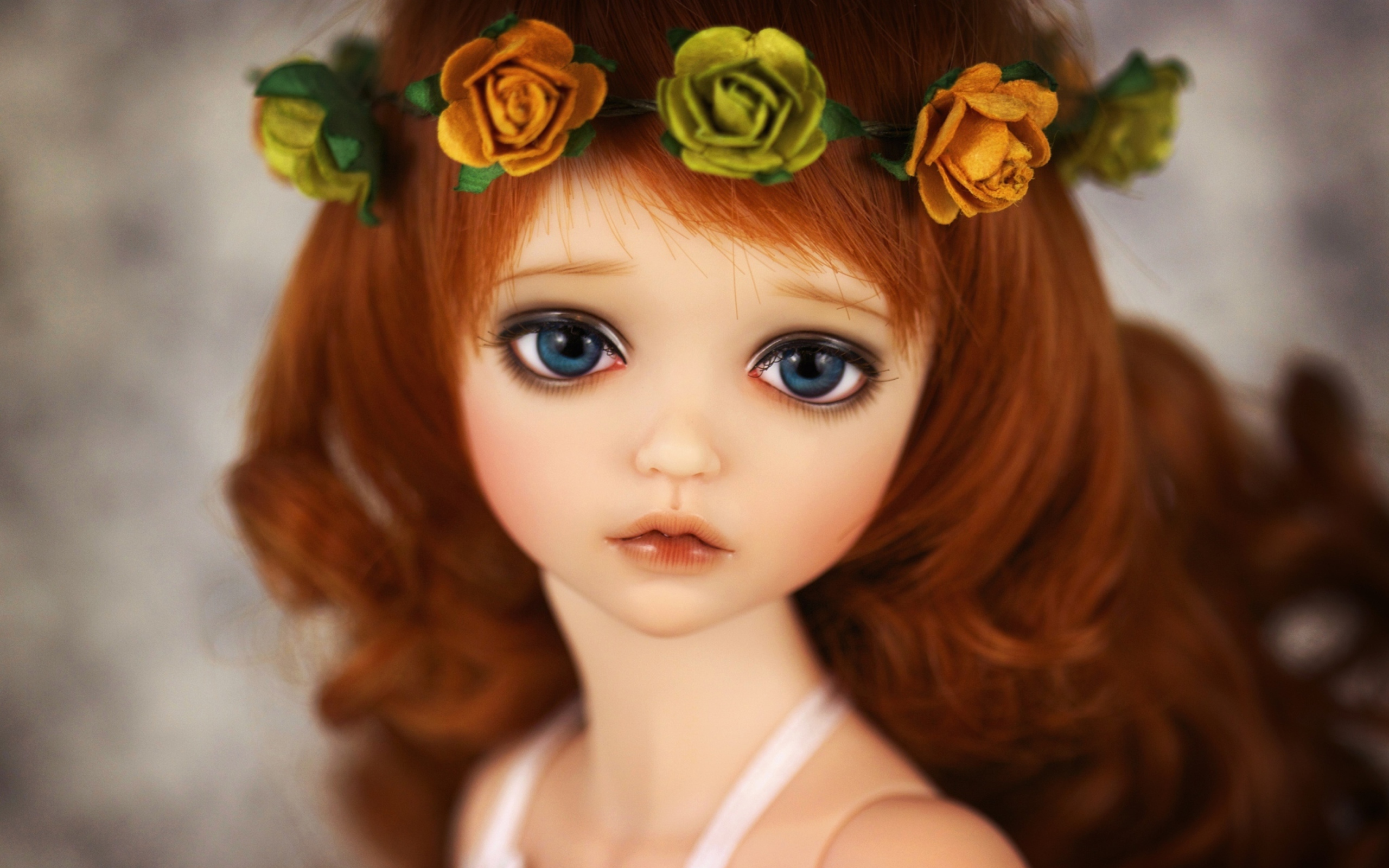 Fondo de pantalla Redhead Doll With Flower Crown 2560x1600