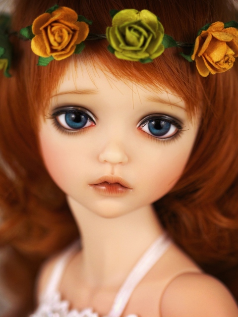 Das Redhead Doll With Flower Crown Wallpaper 480x640