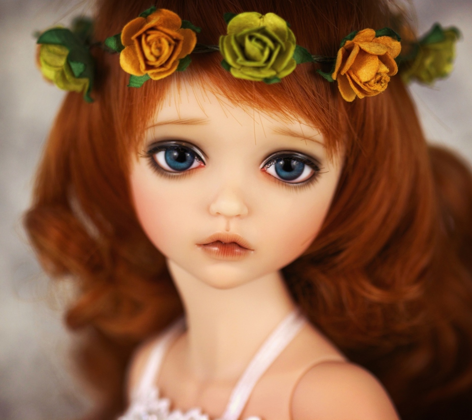 Обои Redhead Doll With Flower Crown 960x854