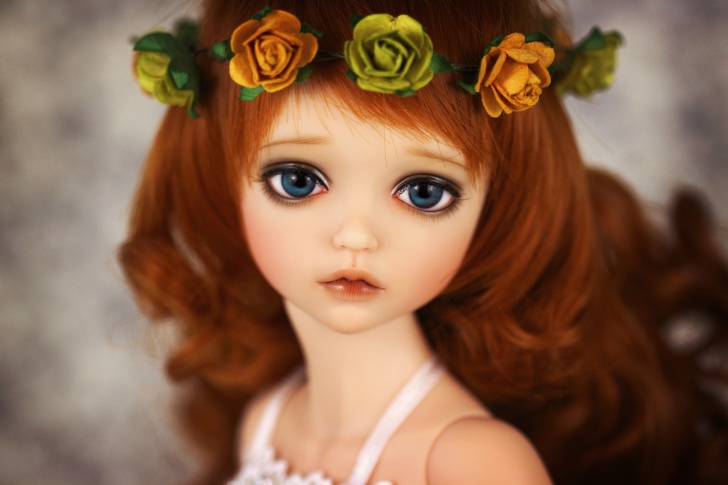 Das Redhead Doll With Flower Crown Wallpaper