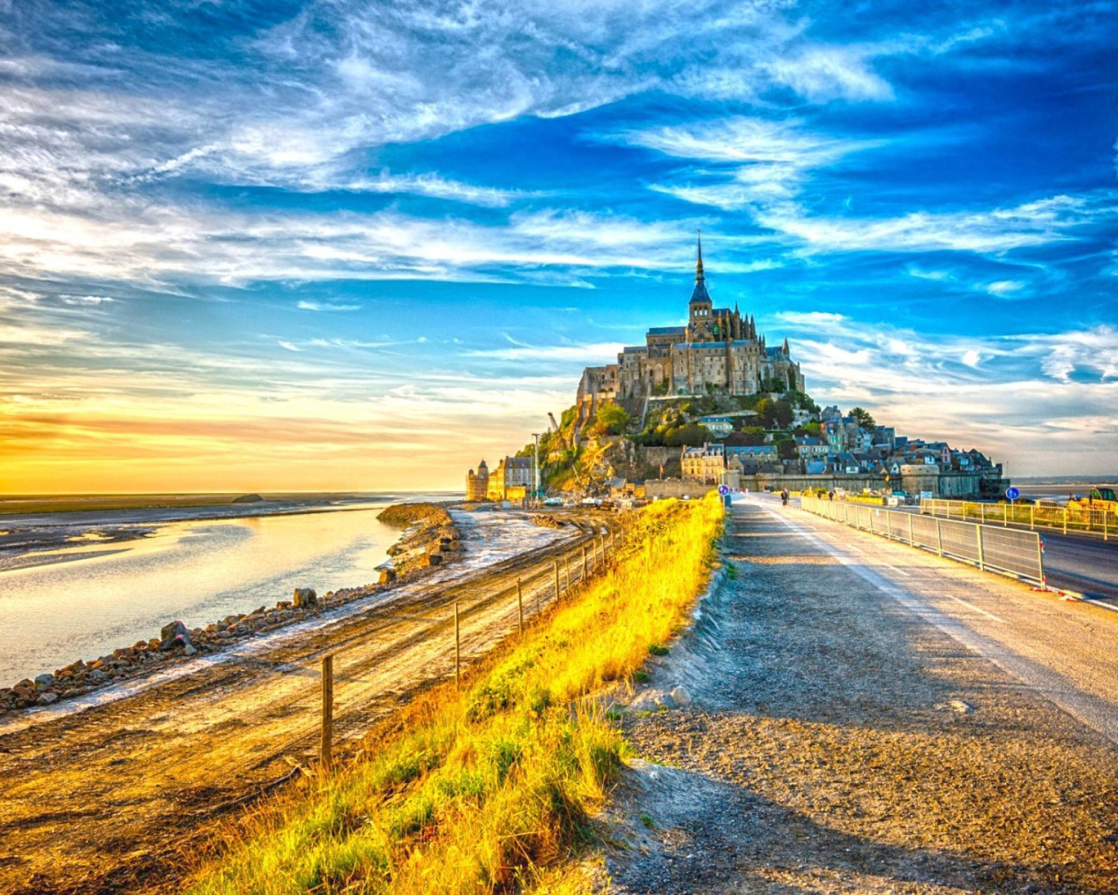 Normandy, Mont Saint Michel HDR wallpaper 1600x1280