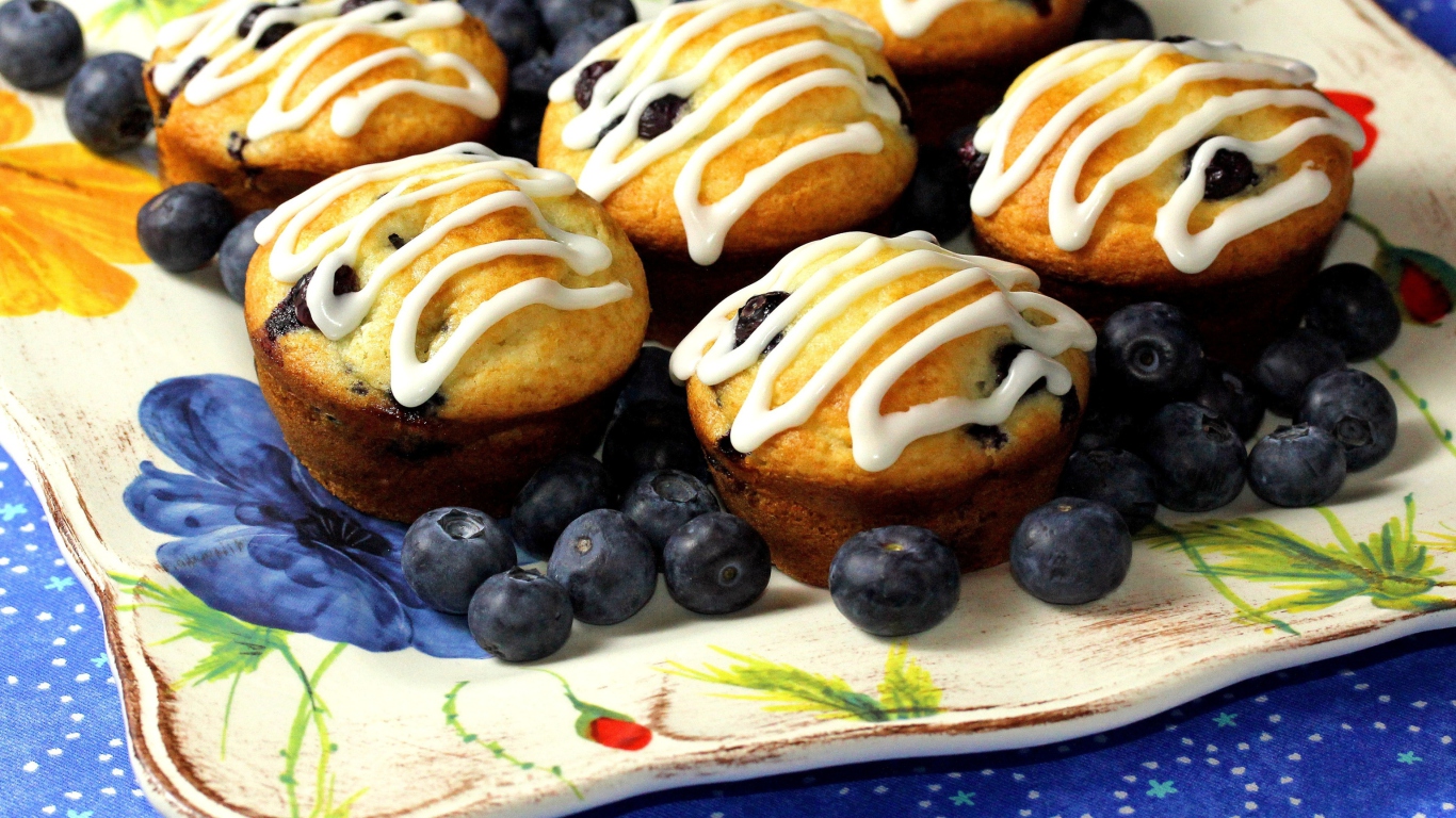 Sfondi Blueberry Muffins 1366x768