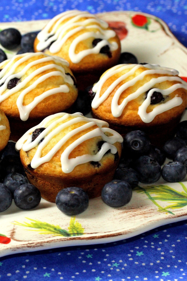 Fondo de pantalla Blueberry Muffins 640x960