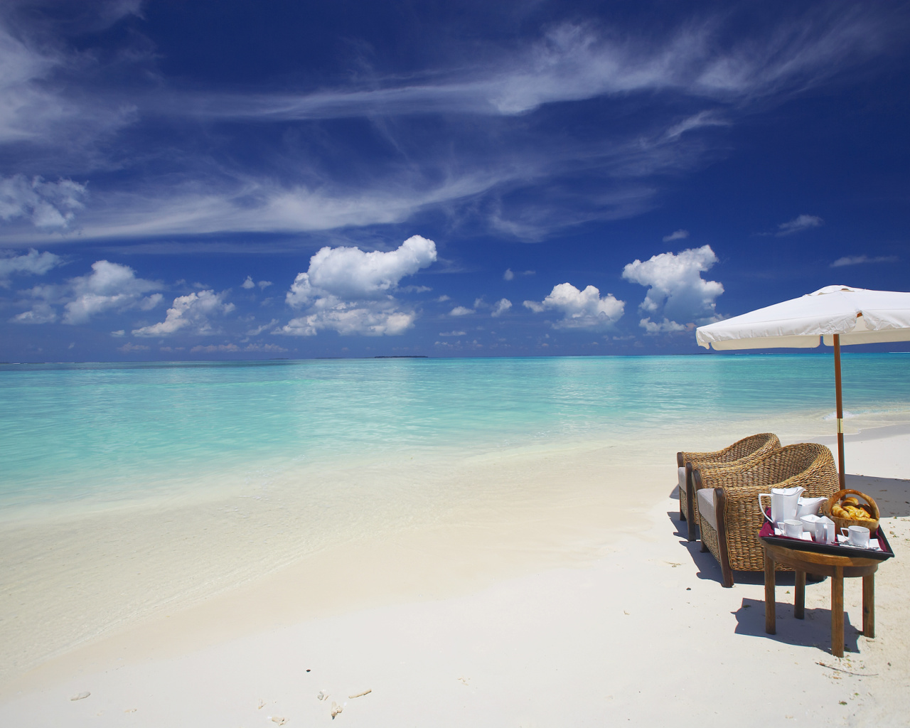 Обои Maldives Luxury all-inclusive Resort 1280x1024