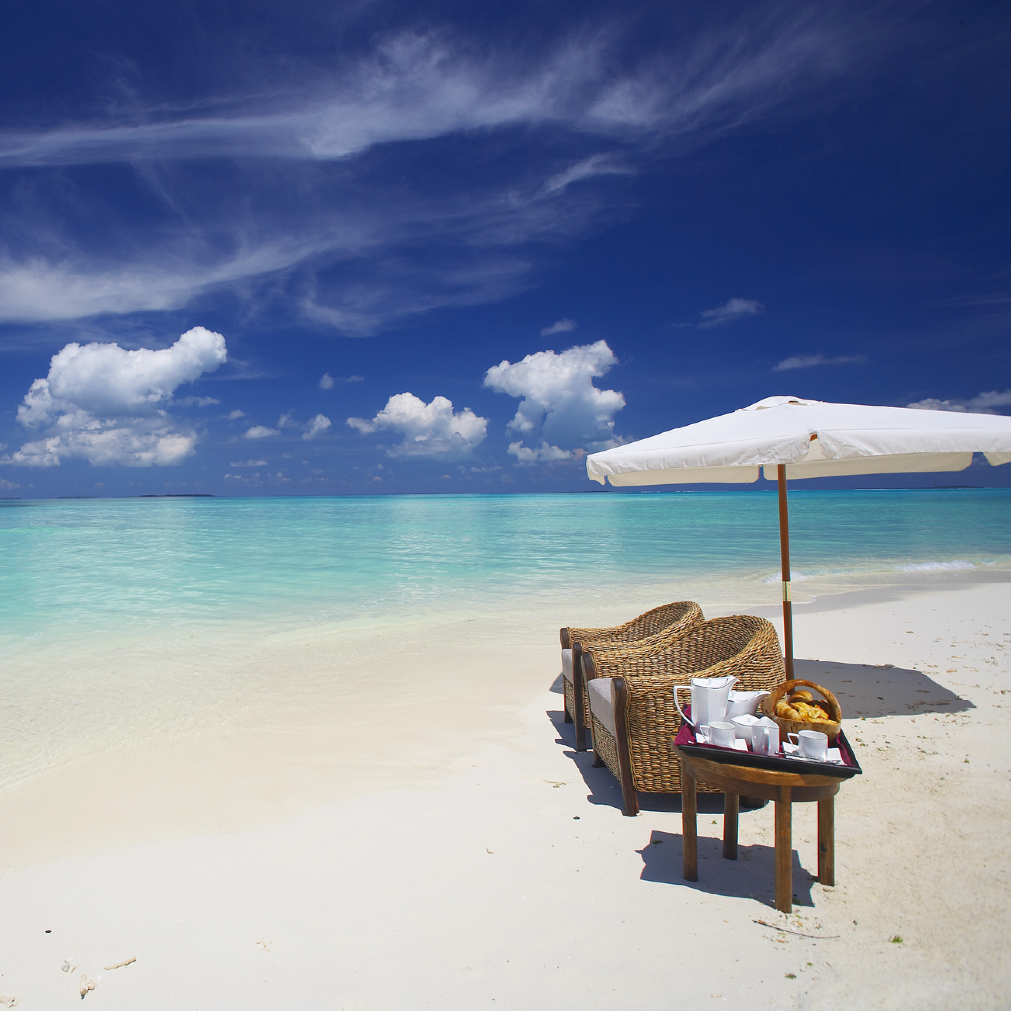 Обои Maldives Luxury all-inclusive Resort 2048x2048