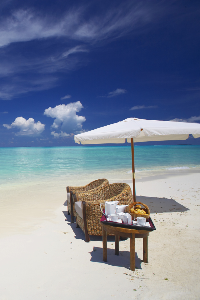 Обои Maldives Luxury all-inclusive Resort 640x960