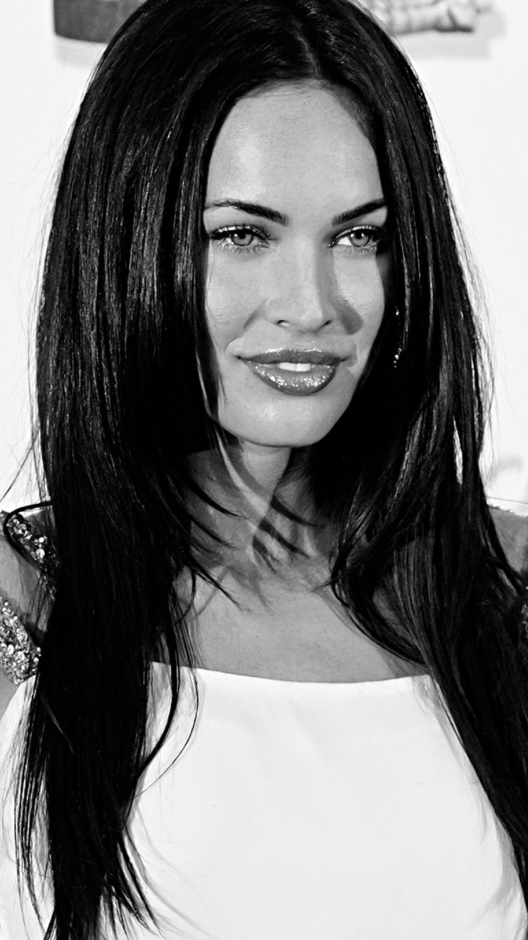 Обои Megan Fox MTV Movie Awards 750x1334