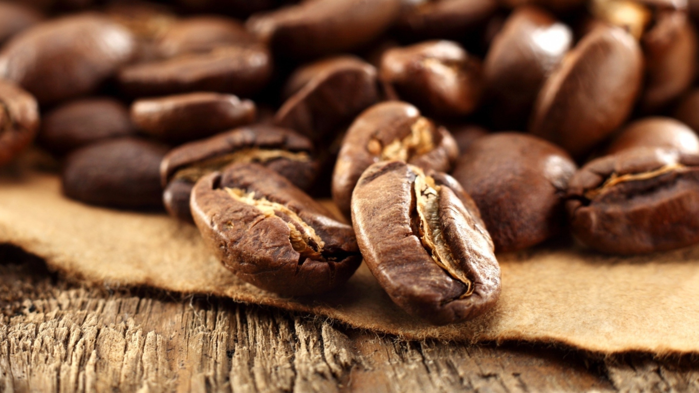 Sfondi Roasted Coffee Beans 1366x768