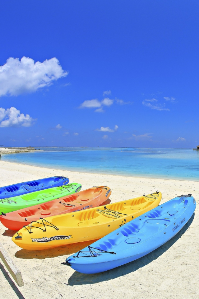 Screenshot №1 pro téma Colorful Boats At Maldives Beach 640x960