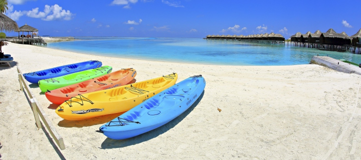 Colorful Boats At Maldives Beach screenshot #1 720x320