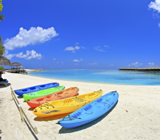 Colorful Boats At Maldives Beach - Obrázkek zdarma pro iPad 2