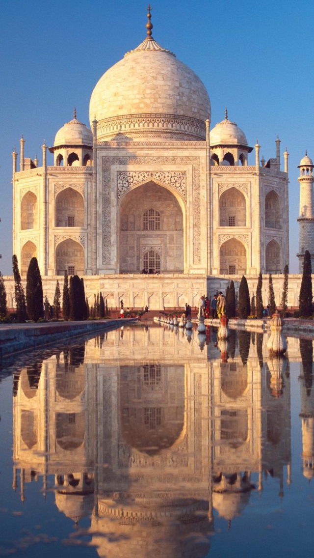 Taj Mahal - Agra India wallpaper 640x1136