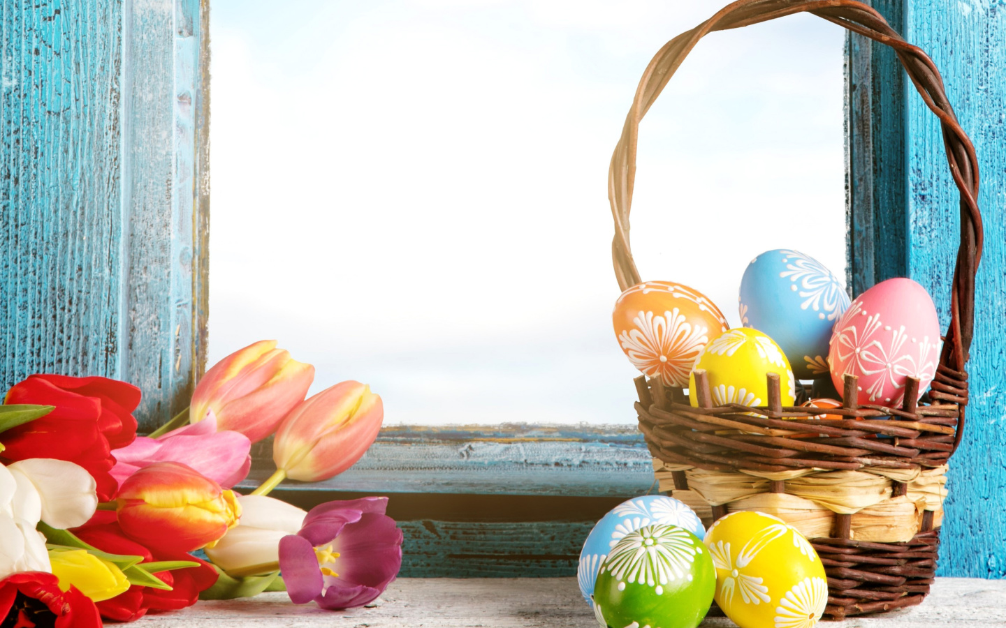 Fondo de pantalla Easter eggs in basket 1440x900