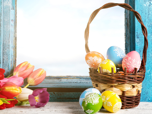 Fondo de pantalla Easter eggs in basket 640x480