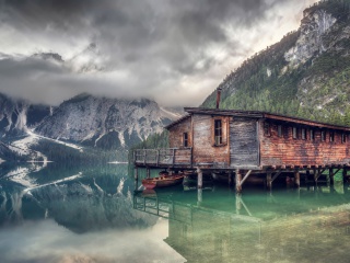 Das Lake Braies - South Tyrol Wallpaper 320x240