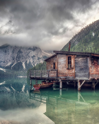 Lake Braies - South Tyrol sfondi gratuiti per iPhone 6 Plus