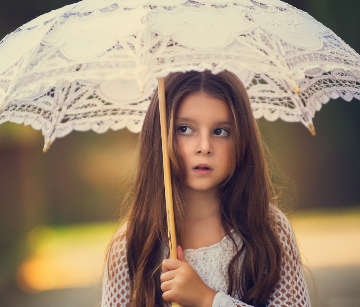 Sfondi Girl With Lace Umbrella 1200x1024