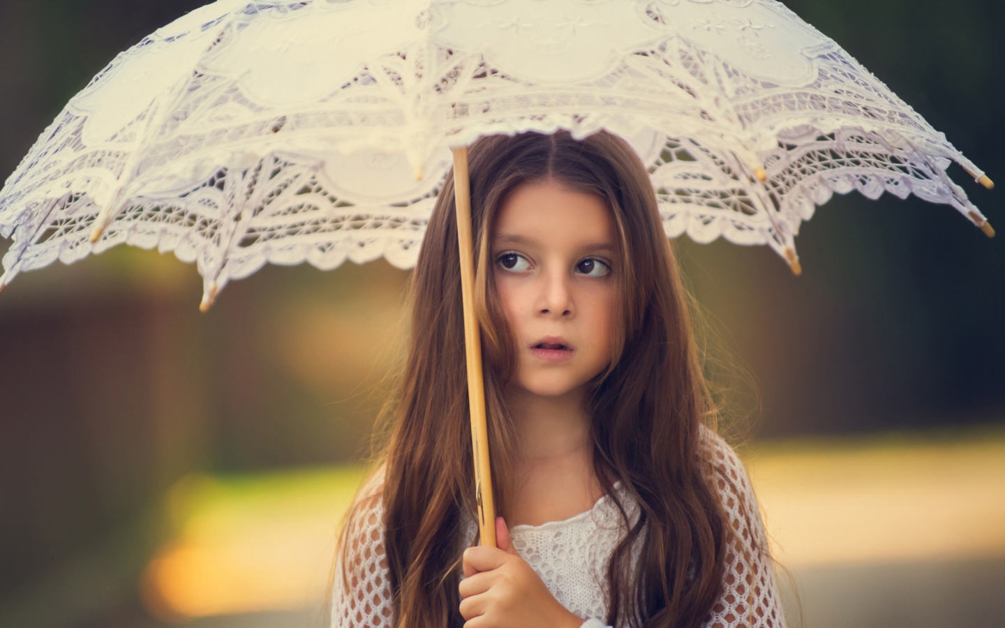 Fondo de pantalla Girl With Lace Umbrella 1440x900