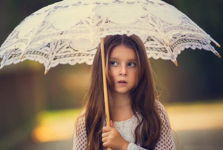 Fondo de pantalla Girl With Lace Umbrella