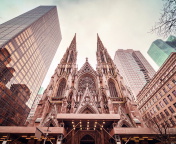 St Patricks Cathedral In New York wallpaper 176x144