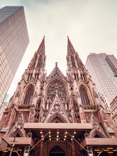 Das St Patricks Cathedral In New York Wallpaper 240x320