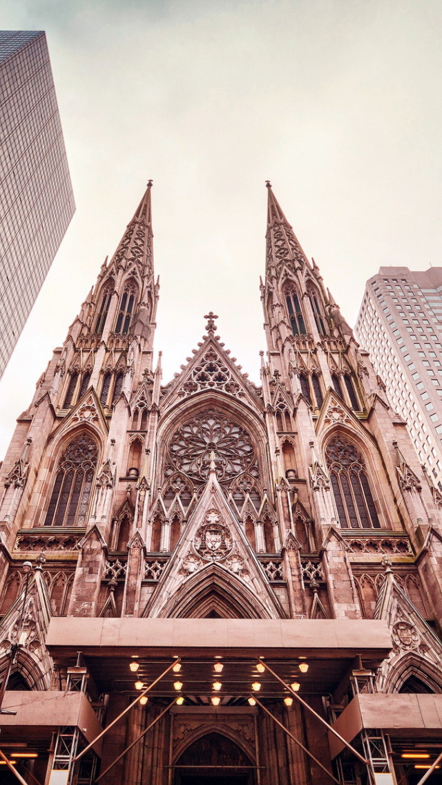 Das St Patricks Cathedral In New York Wallpaper 640x1136