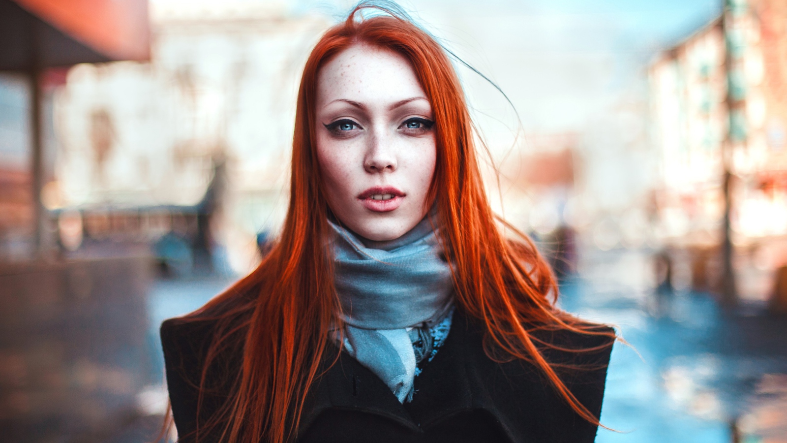 Обои Gorgeous Redhead Girl 1600x900