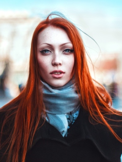 Das Gorgeous Redhead Girl Wallpaper 240x320