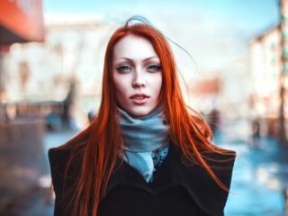 Das Gorgeous Redhead Girl Wallpaper 320x240