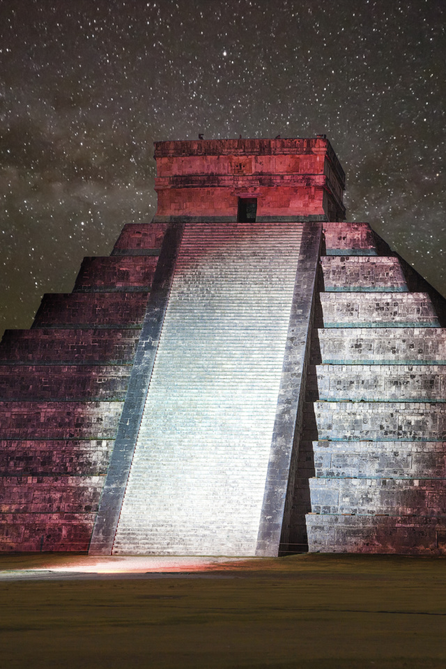 Das Chichen Itza Pyramid in Mexico Wallpaper 640x960