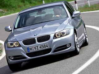 Screenshot №1 pro téma BMW 3 Series E90 325i 320x240