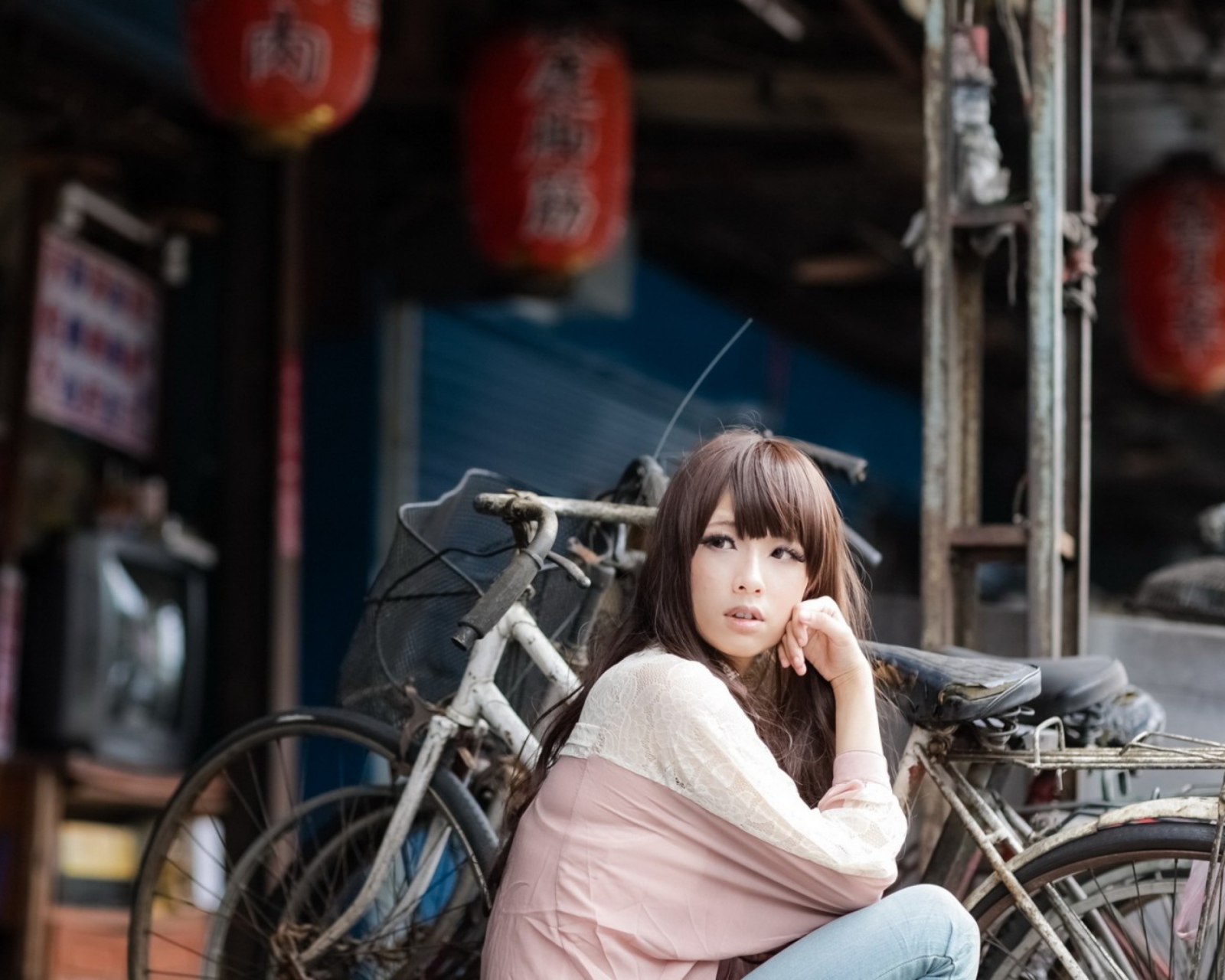 Cute Asian Girl With Bicycle wallpaper 1600x1280